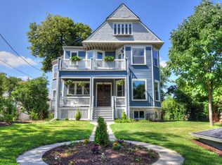 6720 W Lloyd St, Wauwatosa, WI 53213