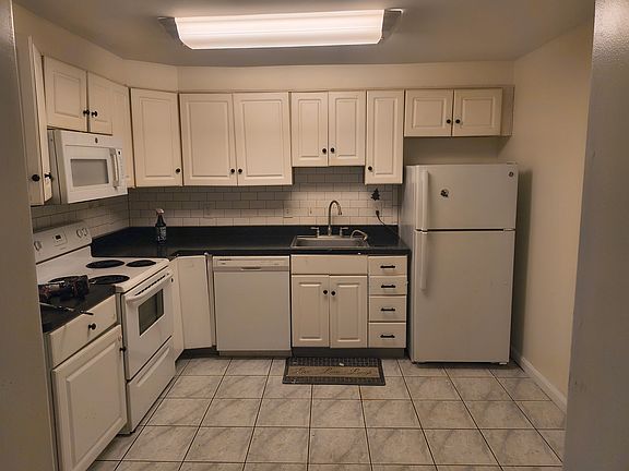 3rd image of 404 Seneca St APT G