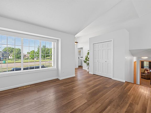 5th image of 10402 34th St NE