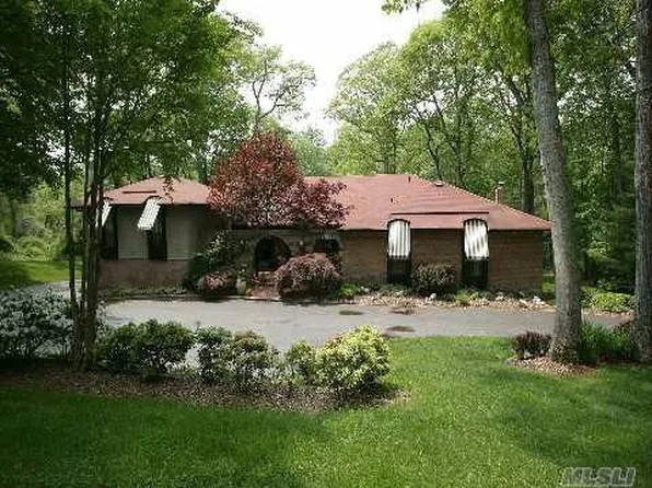 108 Norwich Rd, Oyster Bay, NY 11771