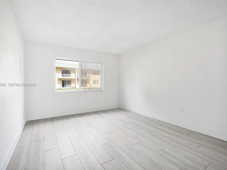 505 NW 177th St #112 — Photo 36