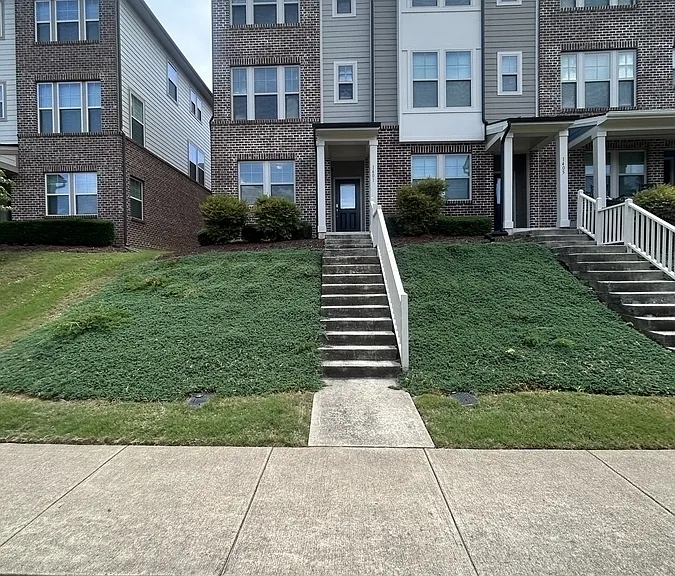1401 Town Home Dr #1 — Photo 2
