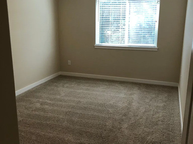 824 NE 109th Ct — Photo 8