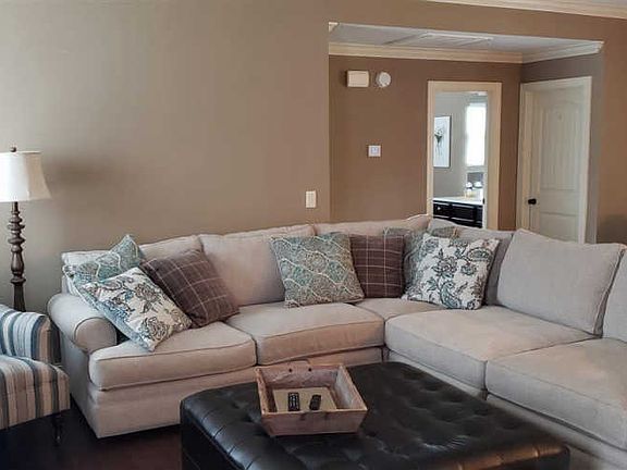 3rd image of 50 Martin Dr
