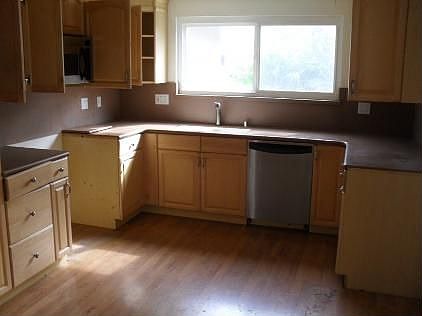 3rd image of 870 Catherine Ave