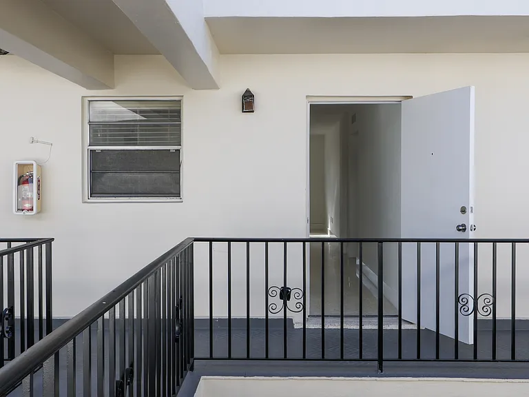 405 W 11th St #12 — Photo 3