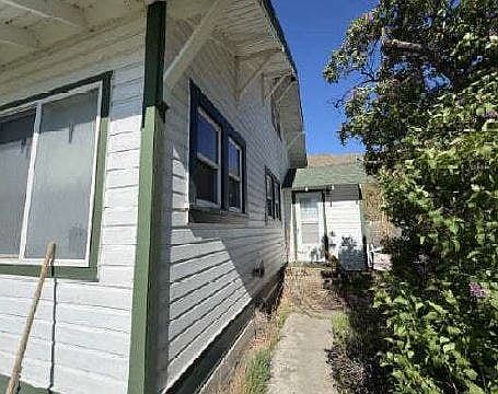 4th image of 228 Warren Ave W