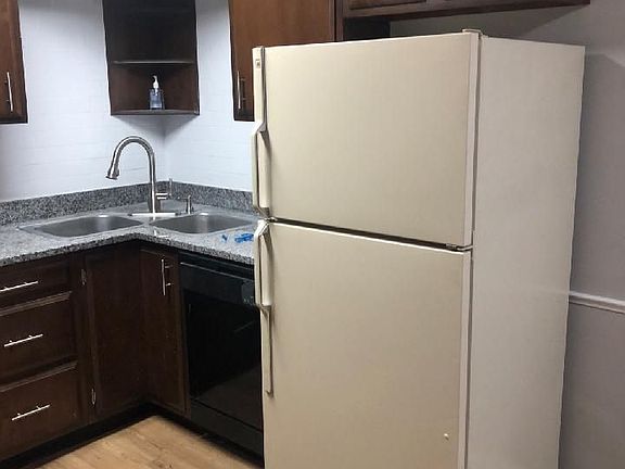 3rd image of 1220 Camellia Dr #1