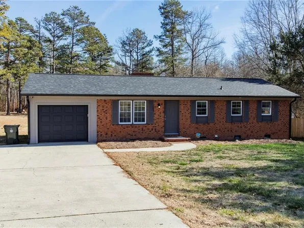 1035 W Holly Hill Rd, Thomasville, NC 27360