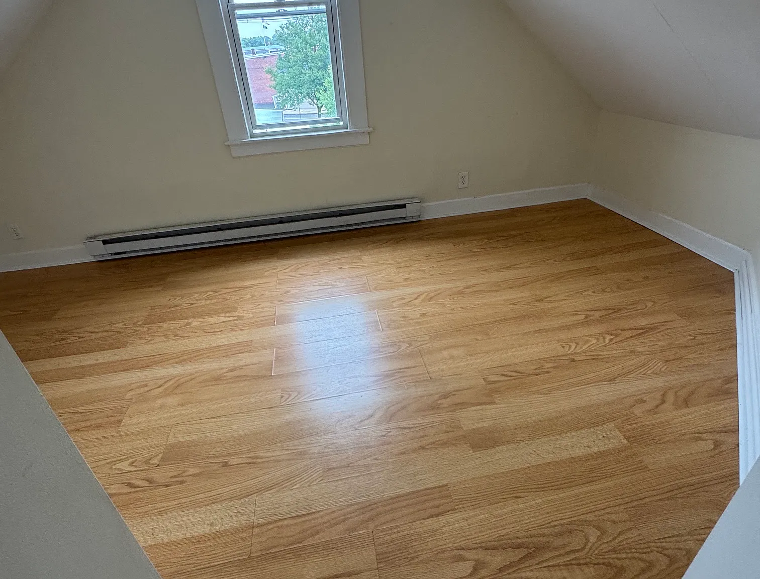 1 bed, 950 sqft, $1,350 — Photo 3