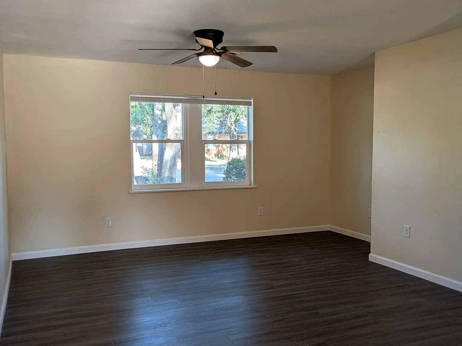 3 bed, 1382 sqft, $2,500 — Photo 1