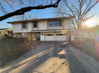 4337 SW 30th St, Topeka, KS 66614