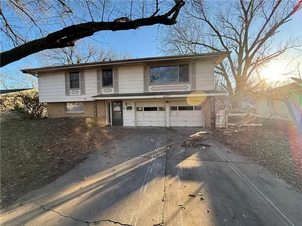 4337 SW 30th St, Topeka, KS 66614