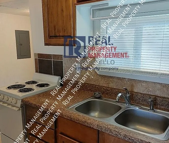 517 E Cedar St — Photo 3