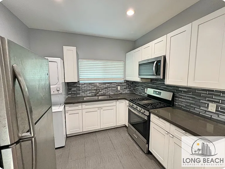 2525 E 10th St #5 — Photo 4