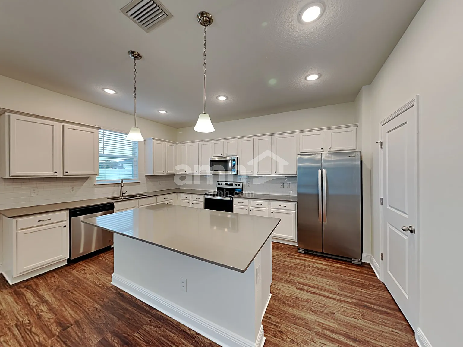4 bed, 2.5 bath, 2449 sqft, $2,780 — Photo 4
