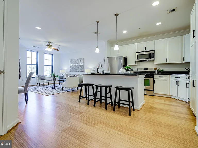 444 W Broad St #523 — Photo 6
