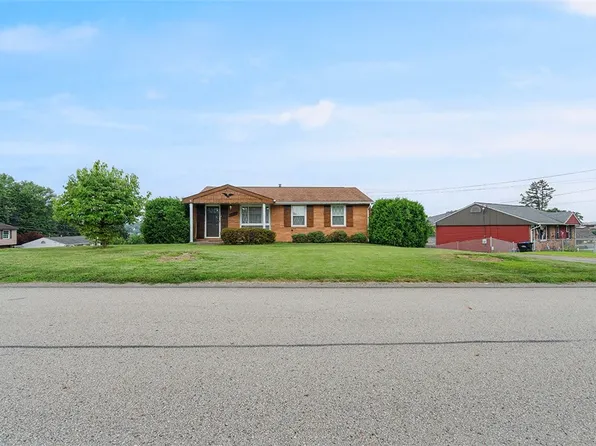 440 Fairwood Dr, Irwin, PA 15642