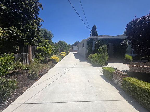 2nd image of 117 Oakwood Dr