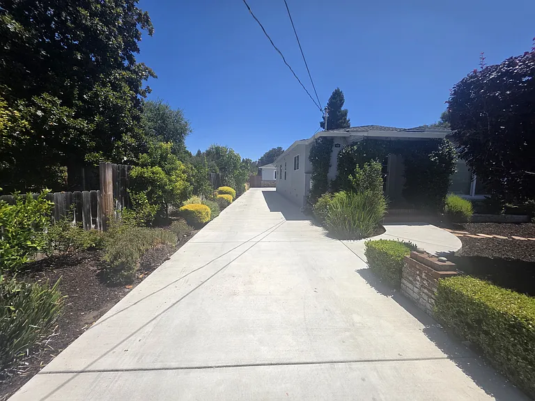 117 Oakwood Dr — Photo 2
