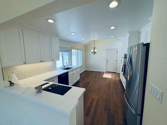 3rd image of 6120 Lakeview Cir