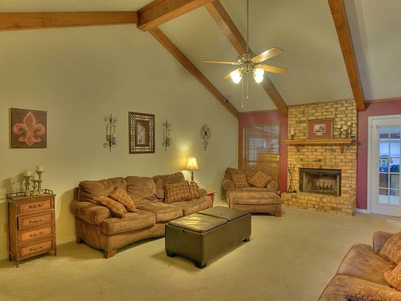 GREAT FAMILY ROOM