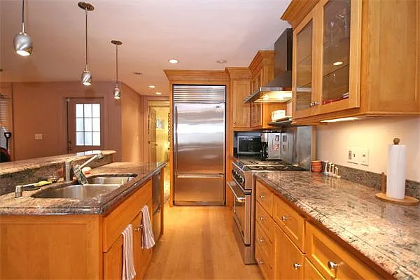 253 Bunker Hill St — Photo 6