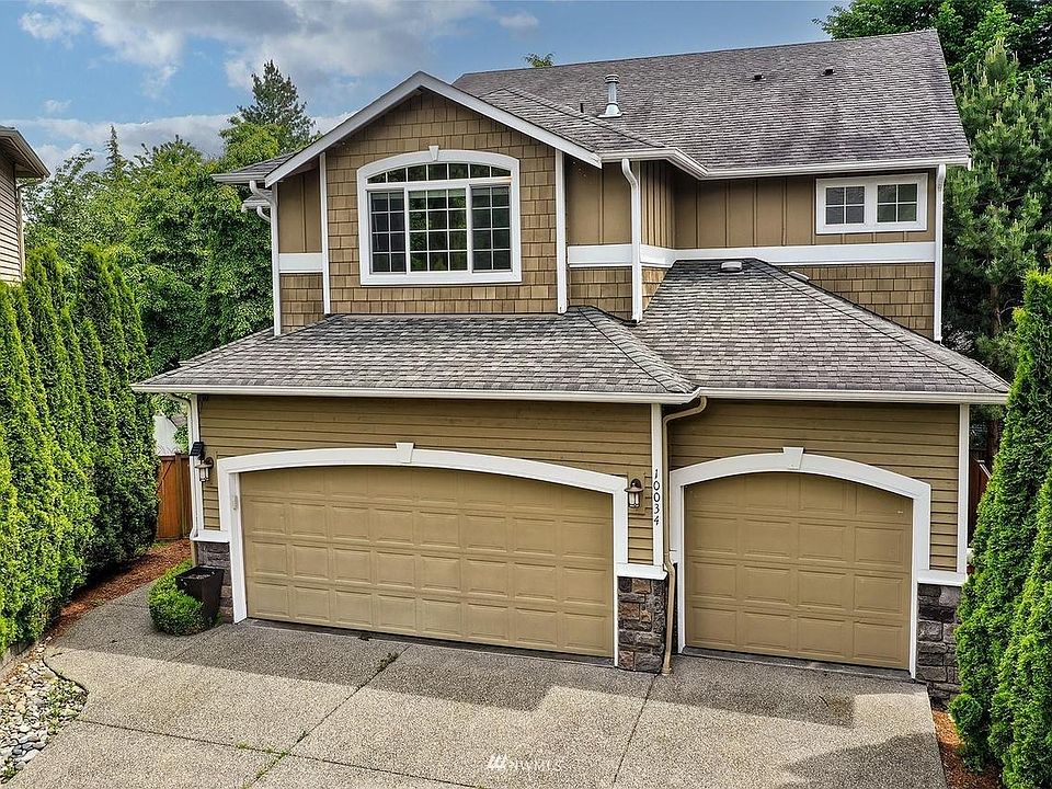 Three Car Garage
