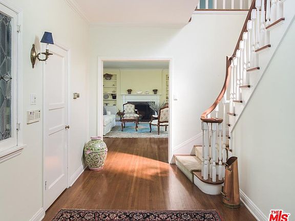 4th image of 611 N Beverly Dr