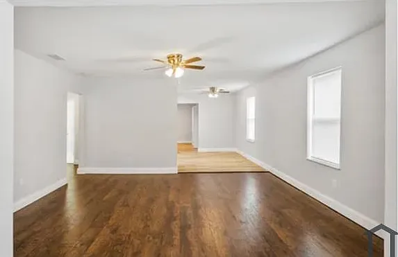921 Stark St — Photo 5