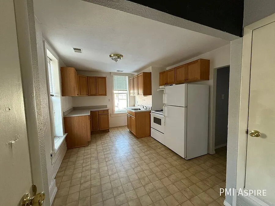2326 N Federal Blvd #3
