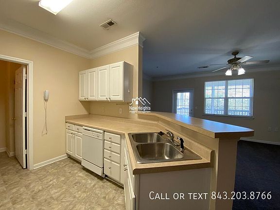 4th image of 1607 Cambridge Lakes Dr