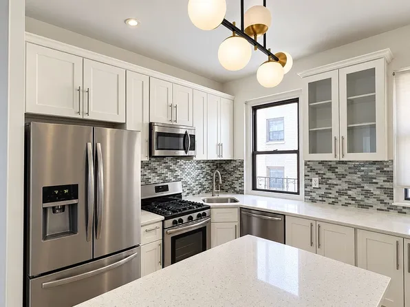 2168 35th St APT 3B, Astoria, NY 11105