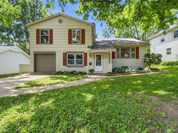 9113 W 90th Ter, Overland Park, KS 66212