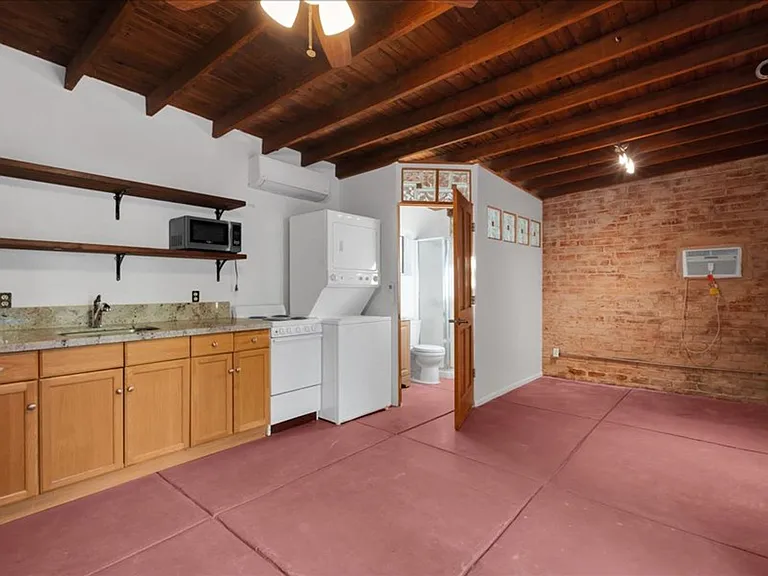 1941 E Lee St — Photo 12
