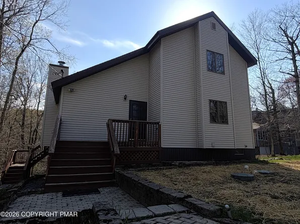 113 S Lehigh River Dr, Gouldsboro, PA 18424