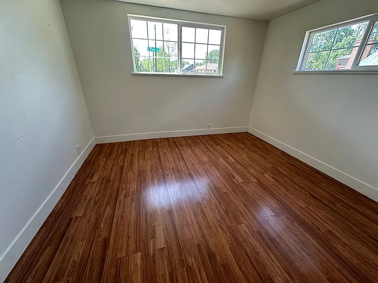 982 Vine St — Photo 16