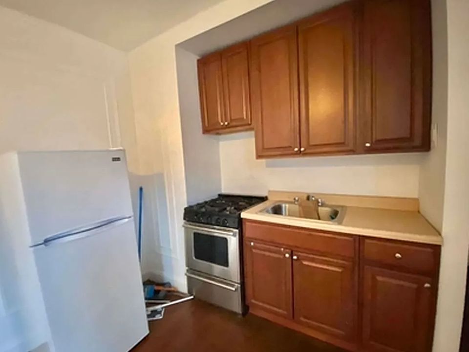 2nd image of 359 Ovington Ave #14E