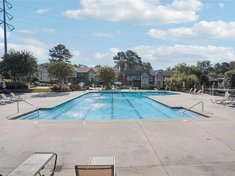 6851 Roswell Rd #F32 — Photo 16