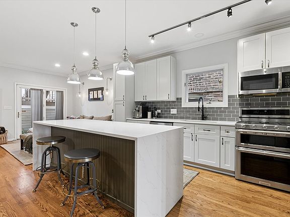 5th image of 712 N Throop St