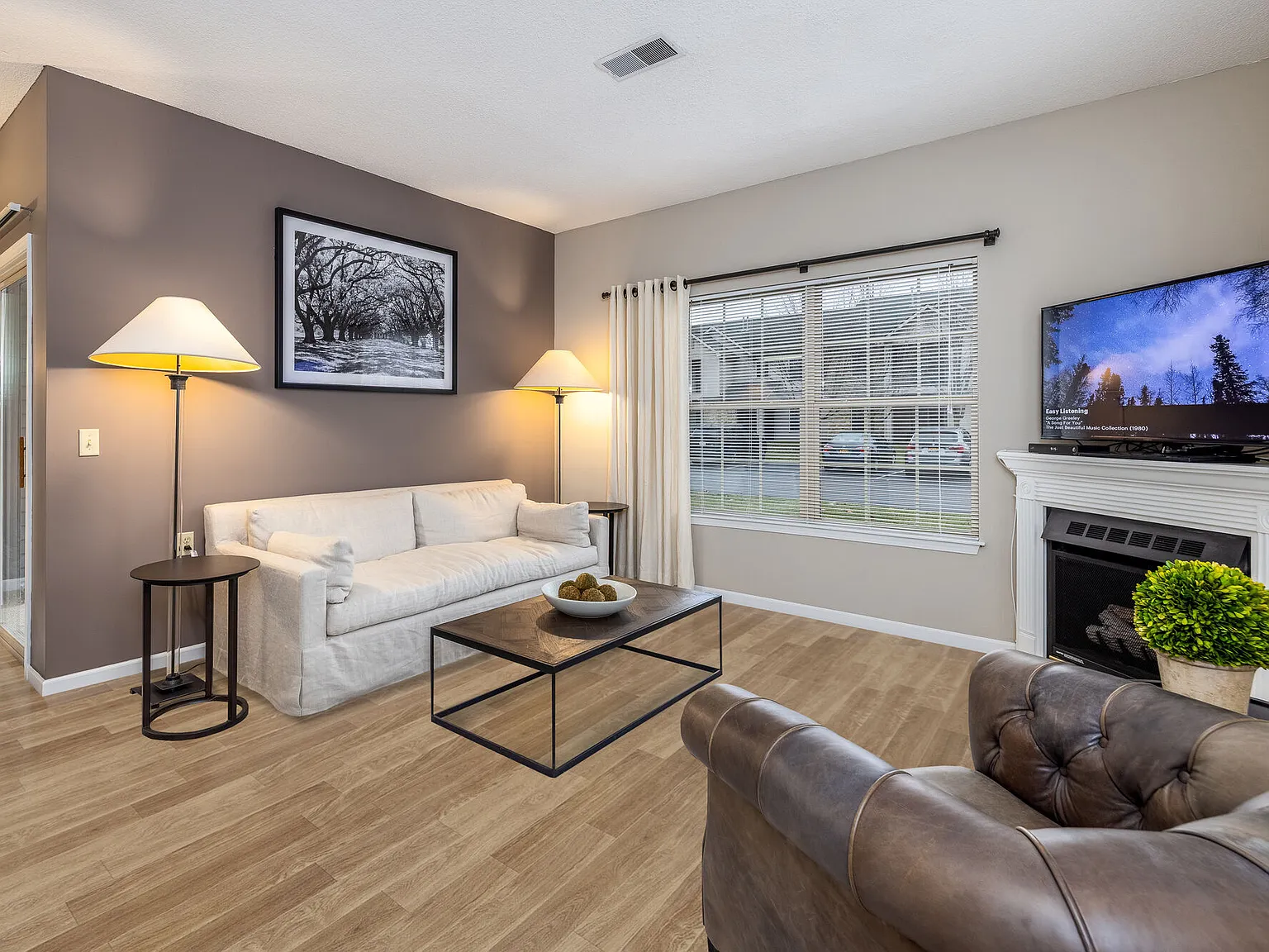 Coventry Apartments — Photo 1