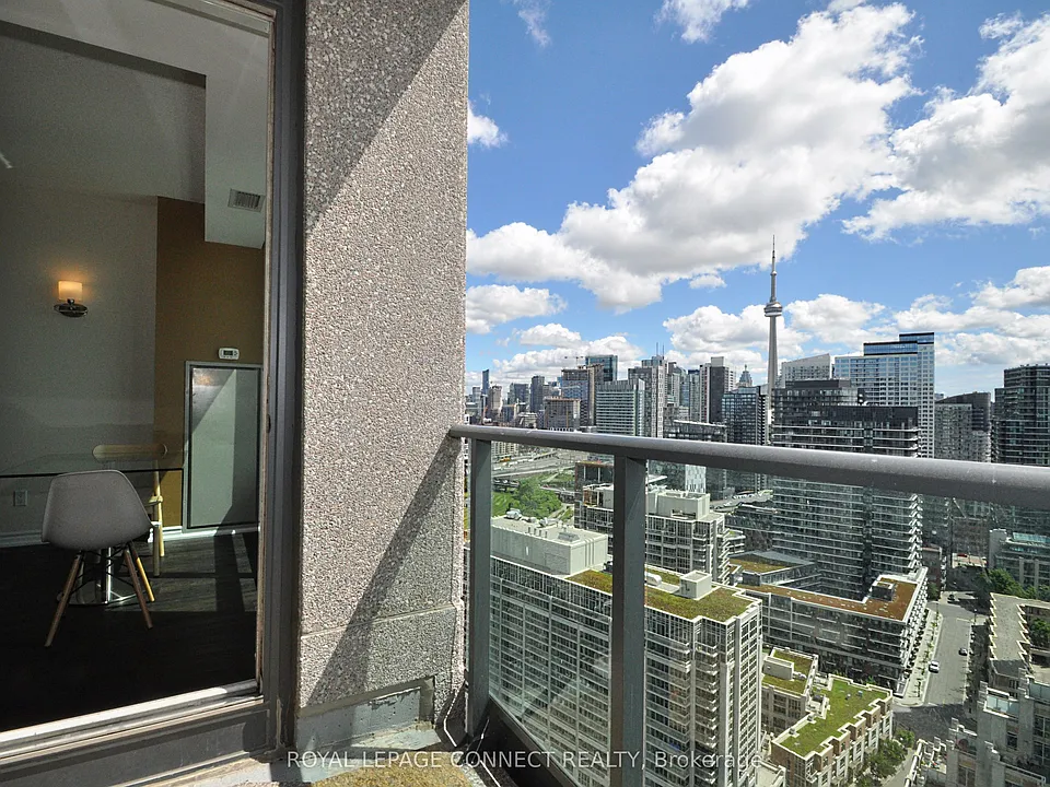 215 Fort York Blvd #2812