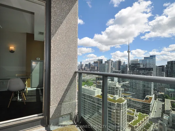 215 Fort York Blvd, Toronto, ON