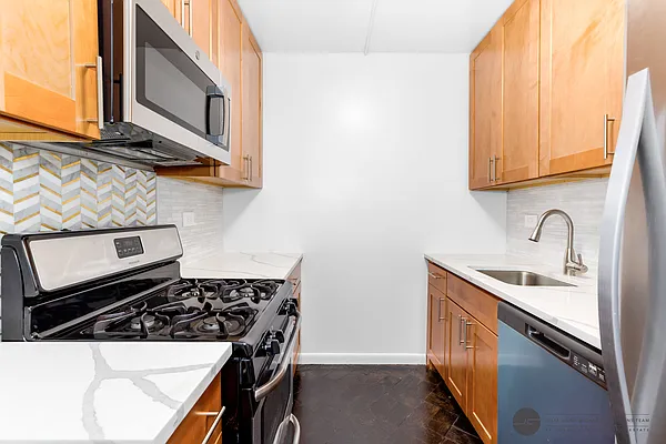 Rented by Douglas Elliman | media 19