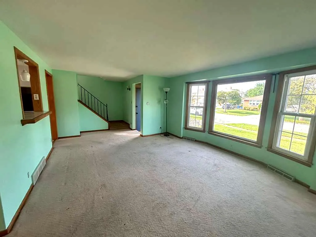 3 bed, 1.5 bath, 1351 sqft, $2,200 — Photo 2