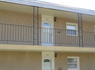 30 Tilton Mnr APT 203, Rochelle, IL 61068