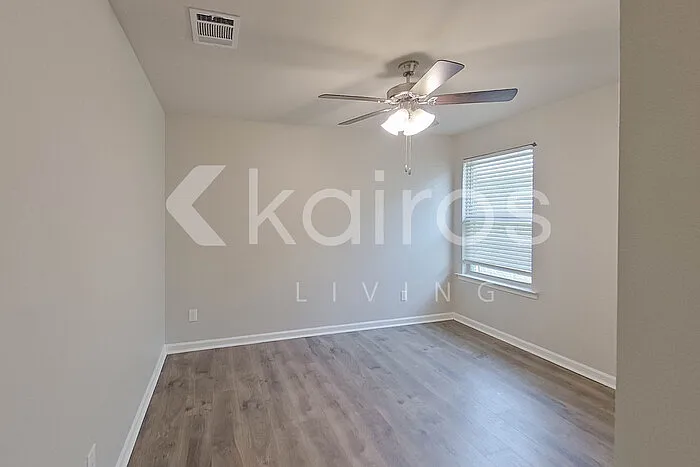 124 Yardley Ct — Photo 15