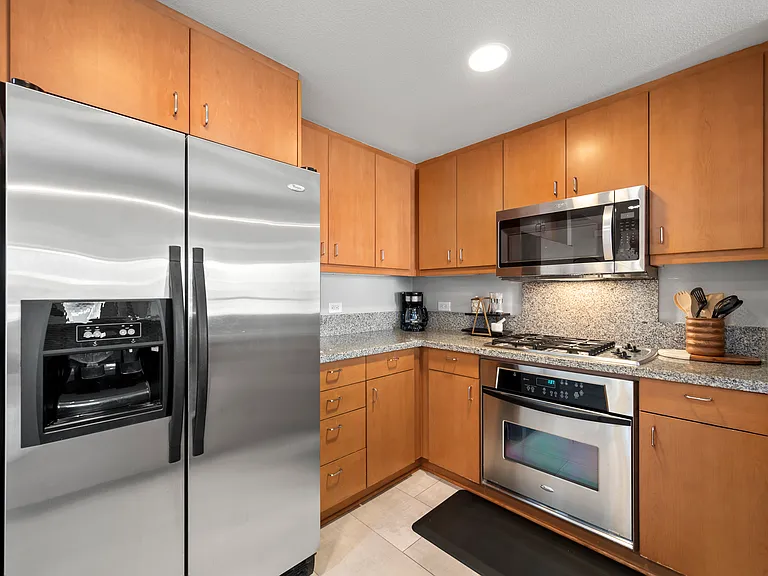 875 G St #202 — Photo 12