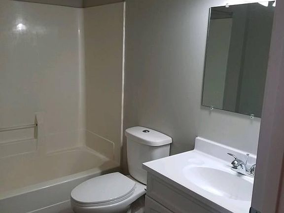 2nd image of 903 Newell Ave