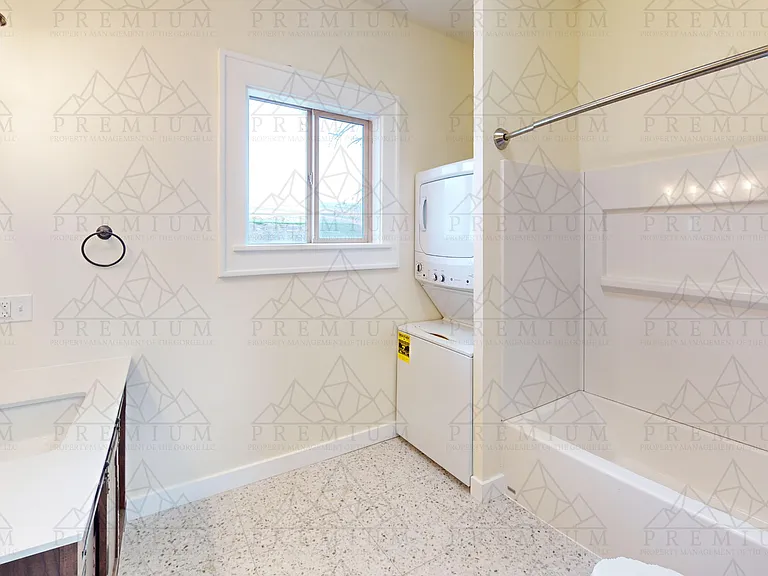 620 Pemberton St — Photo 13